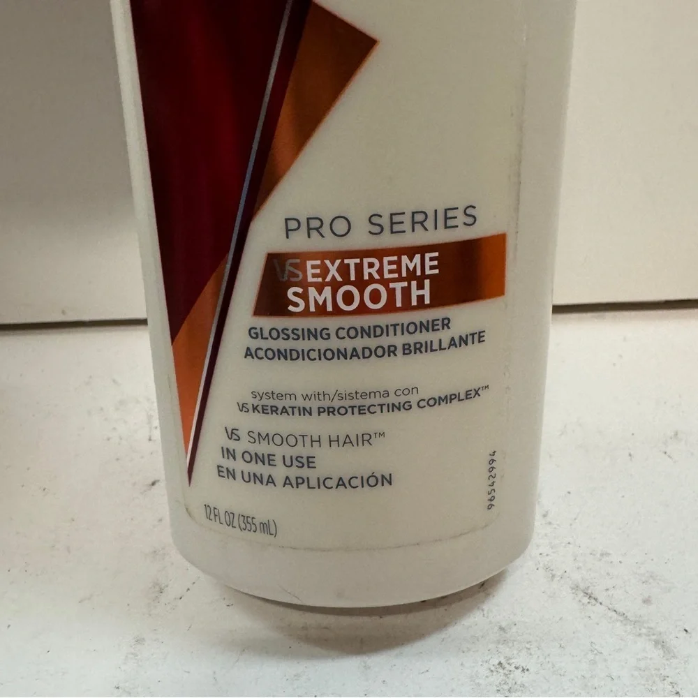 Vidal Sassoon Extreme Smooth Glossing Conditioner 12 OZ